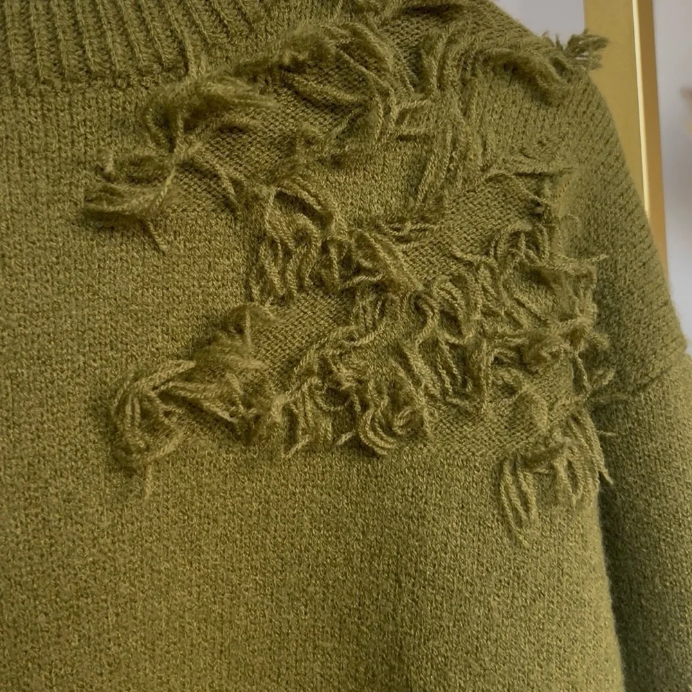 SHEIN Olive Distressed Crew‎ Neck Sweater - Picture 13 of 13